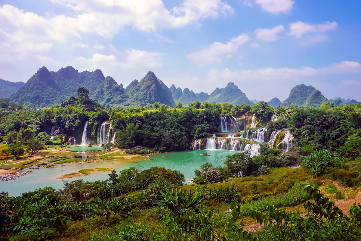 Θεραπευτές wet vietnam mountain flow stream rural